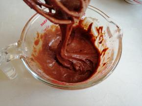 拌好的蛋黄糊如图