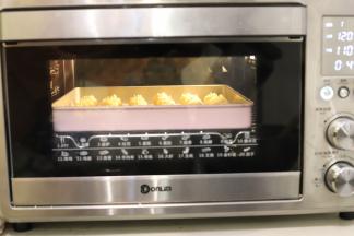 烤箱预热120度，上下火，50分钟，再转180度10分钟。