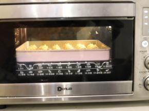 烤箱预热120度，上下火，50分钟，再转180度10分钟。