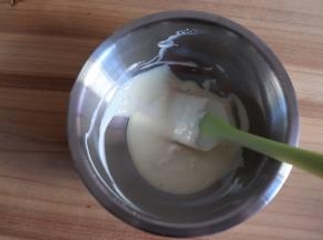 搅拌均匀后备用，提前预热烤箱