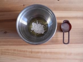 蛋清中加入玉米淀粉