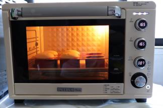 放入烤箱，上下火165度，中层烘烤25分钟