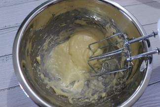 每次都要打发至蛋清和黄油糊完全融合