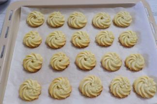 放入预热好的烤箱，160度，18分钟