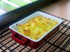 烤箱上下火200度预热后，放入中层，烘烤20分钟。出炉后冷却至室温状态。