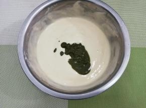 再把抹茶粉倒入
