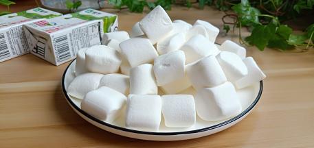 准备500毫升的纯牛奶，160克的原味棉花糖（棉花糖可以根据自己的口味来做）