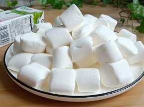 准备500毫升的纯牛奶，160克的原味棉花糖（棉花糖可以根据自己的口味来做）