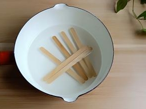 棒冰棍开水消毒。