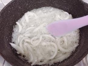 倒入锅内大火煮开转小火慢慢烧至水份收干