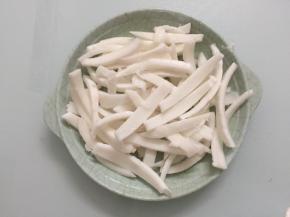 洗干净后切成薄片