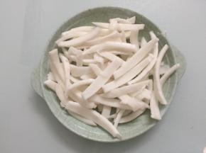 洗干净后切成薄片