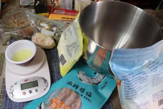 准备好全部的食材。