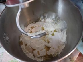 然后启动厨师机，直接搅打至拓展状态即可。