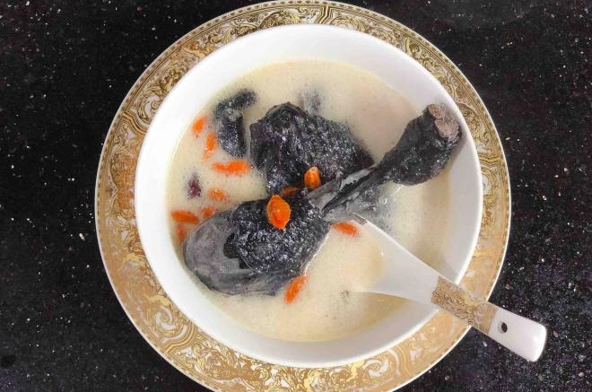 椰子乌鸡汤