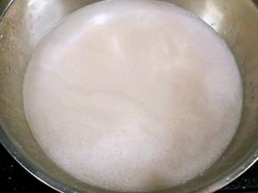 过滤后的椰子汤