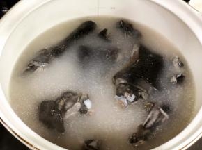 放入鸡块