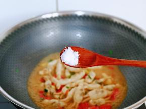 按个人口味加入盐。