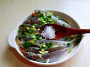 按个人口味加入盐。