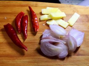 毛葱切片，生姜切条