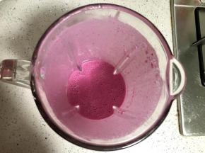 启动果汁功能，把所有食材打成细腻的糊状