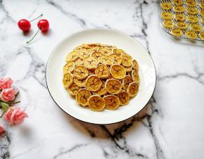 平时买了香蕉放好几天都吃不完，做成香蕉果干一家人都抢着吃。