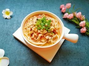撒上香菜。