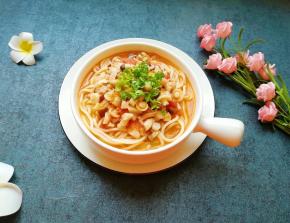 美味的茄汁菌菇面来了。