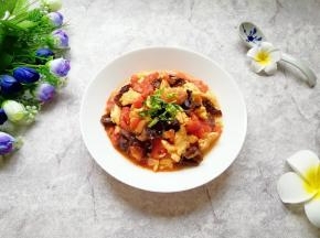 盛出装盘，撒一点香菜装饰一下。