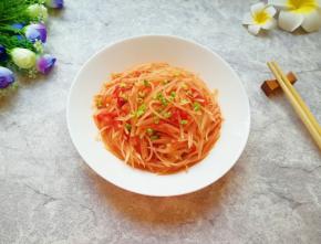 撒上一些葱花装饰一下。