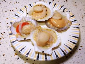 扇贝清洗干净备用