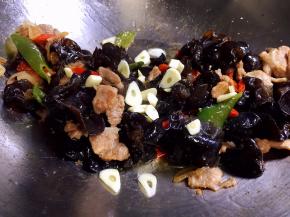 放蒜片炒均匀出锅