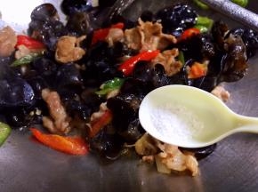 放盐调味