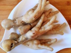 捞出沥干水分