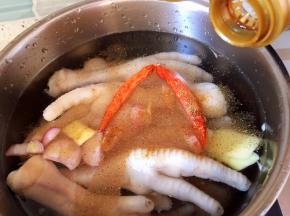 倒入生抽