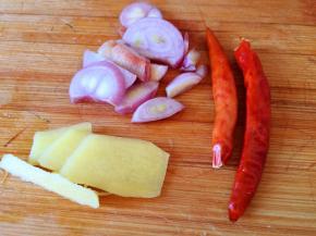 毛葱和生姜切片