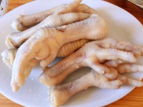 焯水后捞出洗净沥干水分