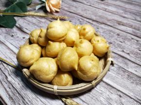 泡芙完全放凉了之后密封保存，很容易受潮，如果变软了吃的时候，190℃烤5分钟回炉，放凉后夹馅，迷你泡芙适合沾酱吃，泡酸奶。