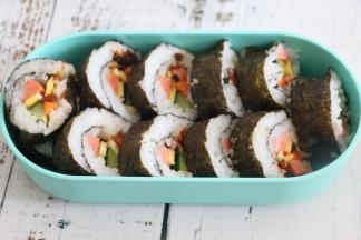 用刀切成小段即可。