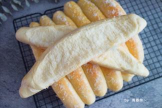 出炉趁热脱膜，放烤网上晾凉密封保存