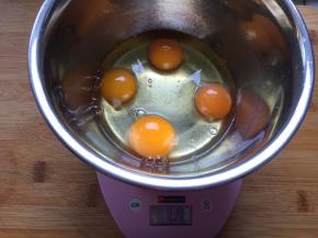 鸡蛋一个大概40克左右