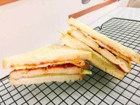 配合果酱、做成三明治或做成吐司小披萨都是不错的美味早餐