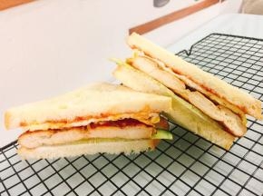 配合果酱、做成三明治或做成吐司小披萨都是不错的美味早餐