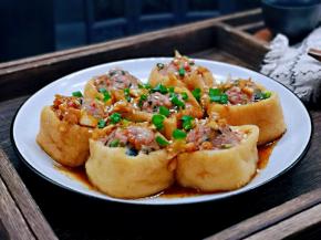 咬一口，汤汁爆出来啦！