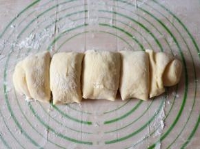 用刮刀切成5份；