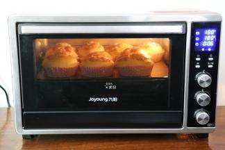 放入预热好的烤箱内中层180度15分钟，烤好后取出，冷却至不烫手后密封保存即可；