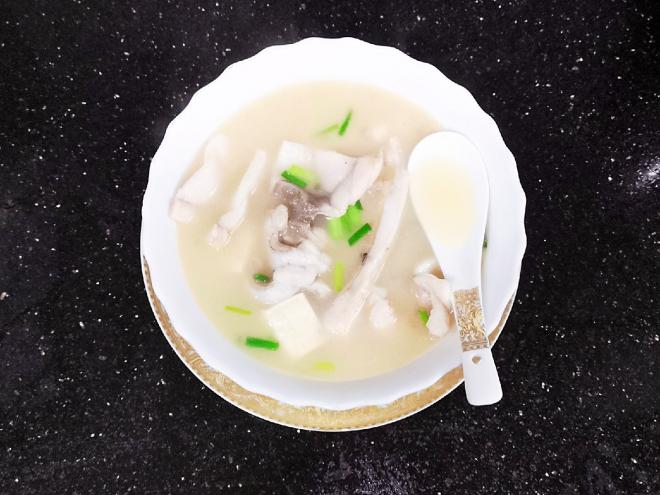 豆腐脆肉鲩鱼汤