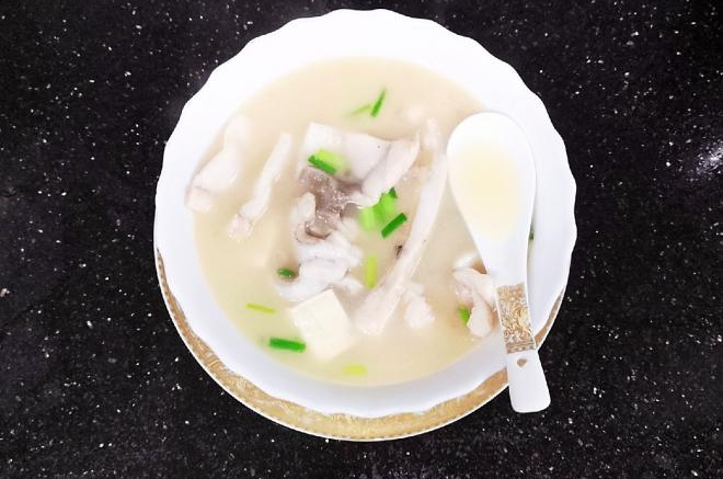 豆腐脆肉鲩鱼汤