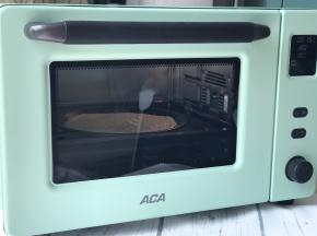 烤箱预热180度5分钟，中层烤9分钟左右即可。