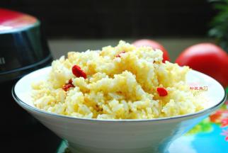 这饭营养好热量低，寓意更好，“有金有银，金银满盆”，多吃不胖
